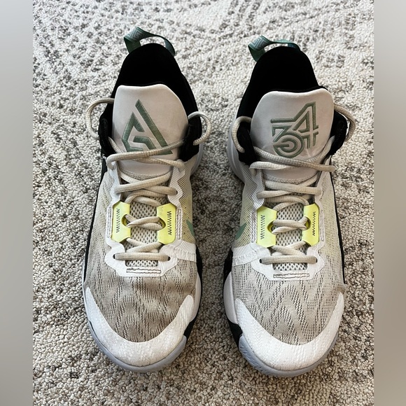 Nike Charles and Veronica Shoes - Picture 2 of 9